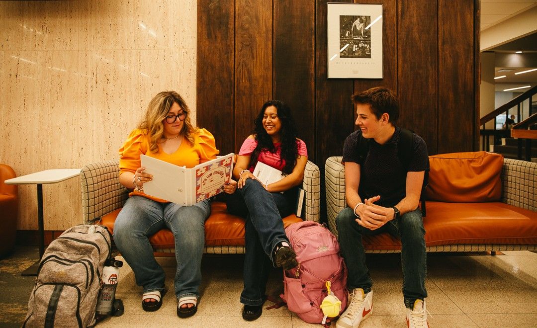 Stduents in library.jpg